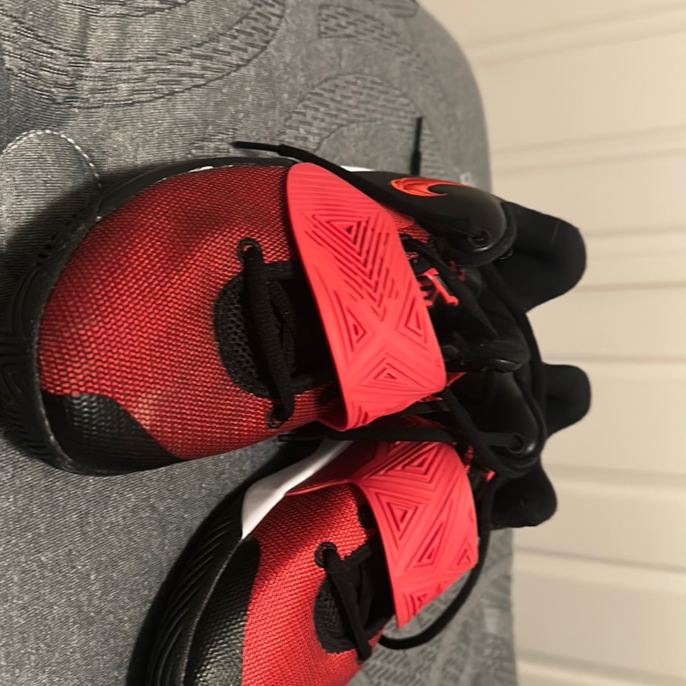 Kyries basketball shoes size 5 women